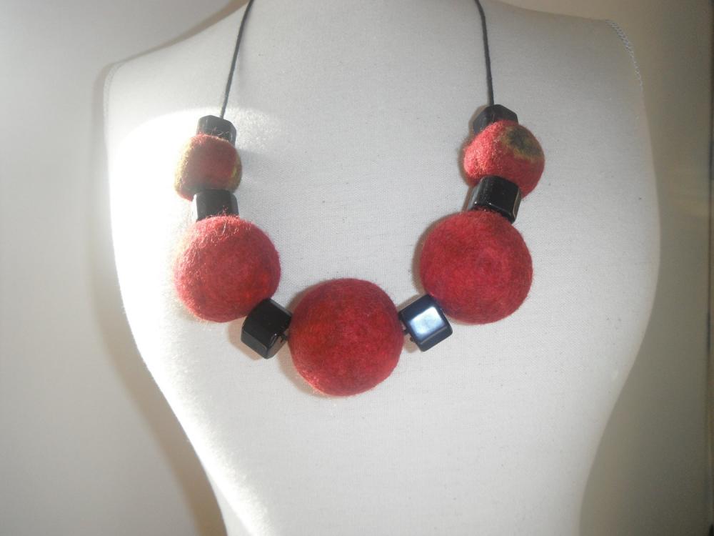 Felted Necklace, Felted Bead Necklace, Red And Black Felt Necklace, Felt Jewelry